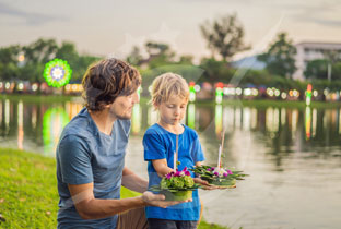 Lantern Festival in Thailand: Loy Krathong in Phuket