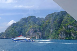 Phuket to Phi Phi: Speedboat or Ferry?