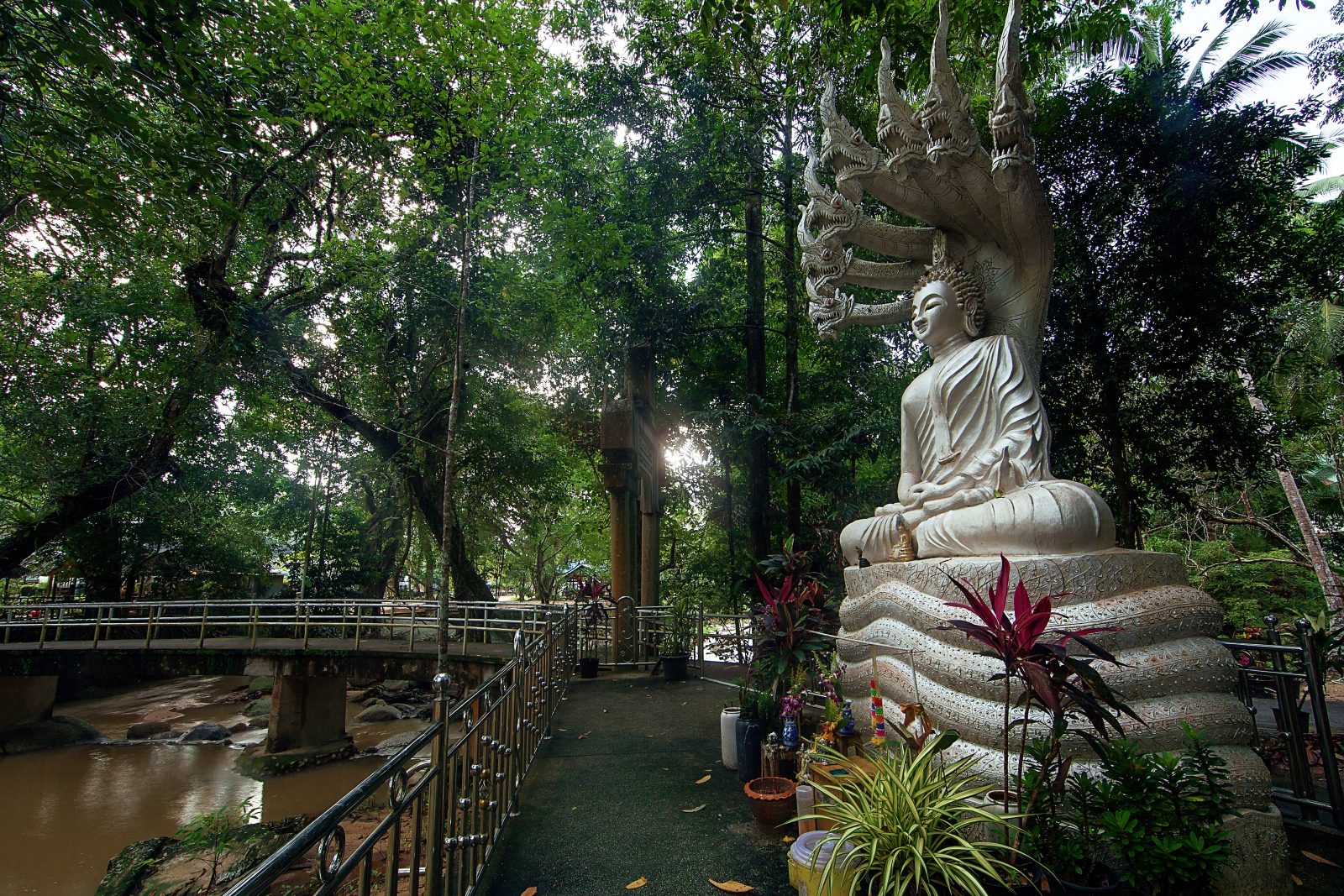 تمثال الملك أنندا ماهيدول (رام الثامن) - Bangkok